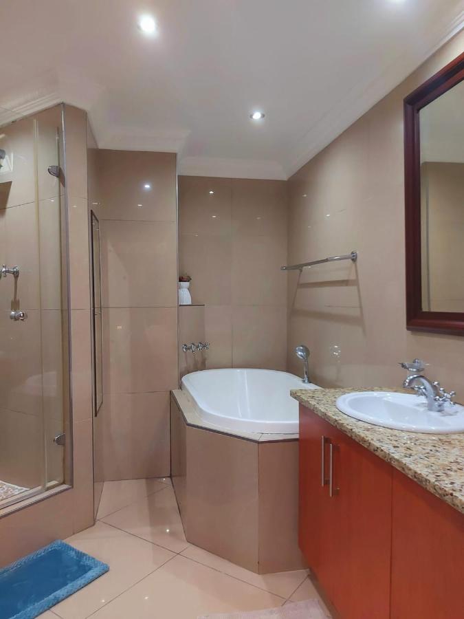 Ocean Sunrise At The Sails - Durban Point Waterfront Apartment Exterior photo