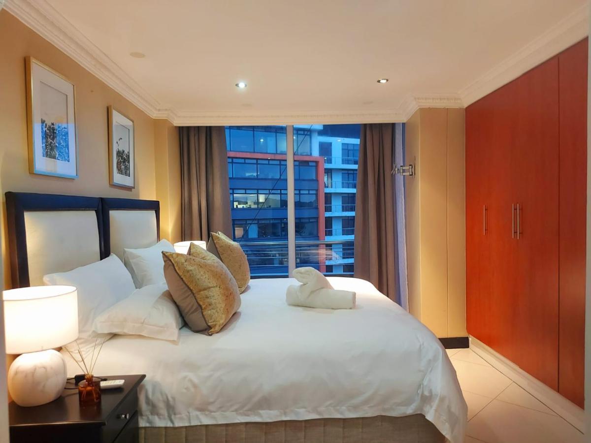 Ocean Sunrise At The Sails - Durban Point Waterfront Apartment Exterior photo
